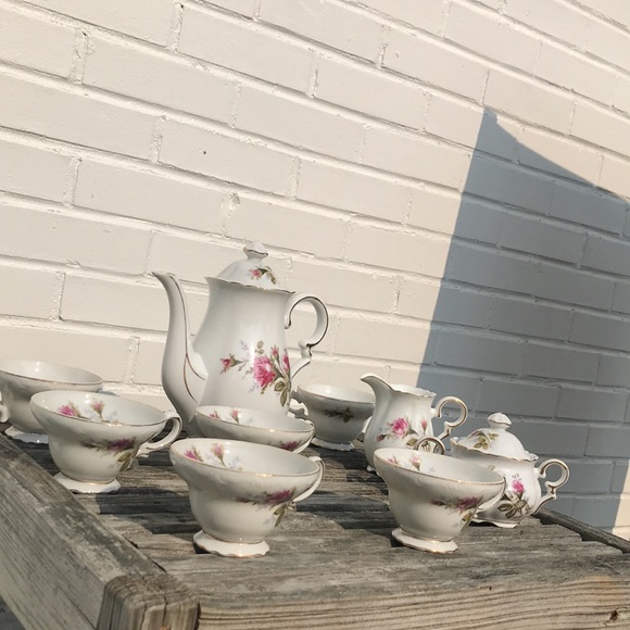 Vintage tea set English rose teapot and teacups china - Picture 6 of 7